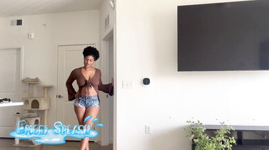 Slutty Roomate Sucks Me After Class