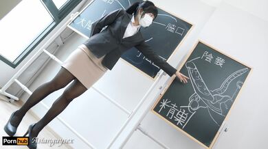 新女教师被当成男校性教育教材 JAV影片