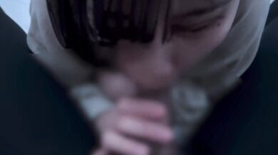 Girl with short hair ejaculates a lot in her mouth