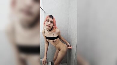 Hot trans girl want to cum