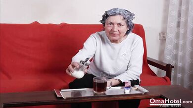 OmaHoteL Milfs and Granny Pictures Compilation