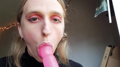 Sloppy Shemale Slut likes her Saliva