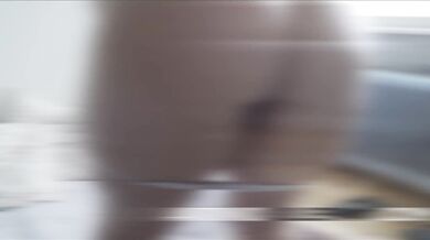 يربط زوجة أبيه الشقية ، ويخبرها أنطونيو ويلعب مع قضيبه