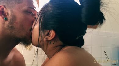 I helped Sukisukigirl Move and she let me have her pussy!