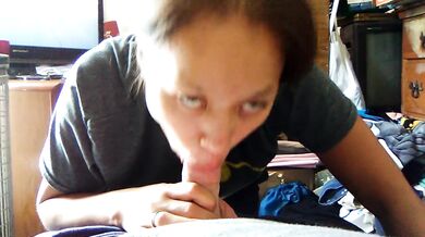 Girlfriend giving me head first time swallowing