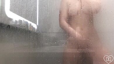 If ya'll don't know who she is, you should feel ashamed