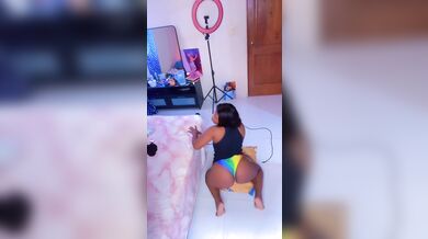 Neyou Big ass shaking