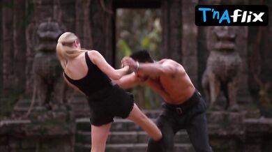 Bridgette Wilson Sexy Scene in Mortal Kombat