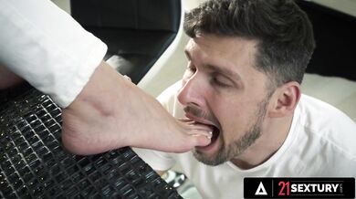 21 SEXTURY - Stunning Redhead Kaisa Nord Gets Her Tight Ass Fucked By A Foot Worshiper - Kristof Cale