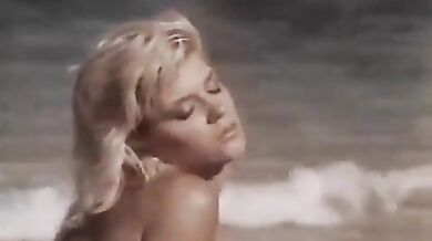 Beach fuck on the seashore (Isis Taylor)