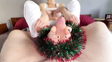 Hot Stepmom helps Stepson cum quickly on her feet in Christmas (Amateur Footjob)