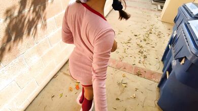 OUTDOOR SQUIRTING WITH  BEST FRIEND HAILEY ROSE- CUM ON TOES- (IG: @HAILEYROSEFCKS)