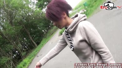 Heiße Mulattin fährt per Anhalter und bedankt sich mit einem Fick beim Fahrer