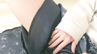 Волохата японська любителька мастурбує