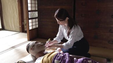 Subtitled Japanese post WW2 drama with Ayumi Shinoda in HD