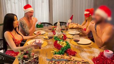 Maevaa Sinaloa - Christmas orgy with friends